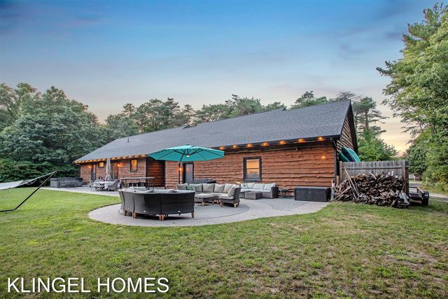 13698 Stearns Court, Grand Haven, MI 49417