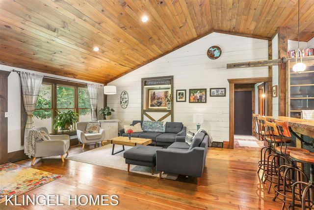 13698 Stearns Court, Grand Haven, MI 49417