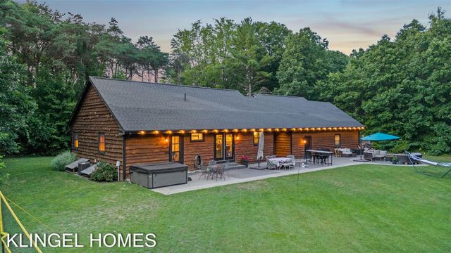 13698 Stearns Court, Grand Haven, MI 49417