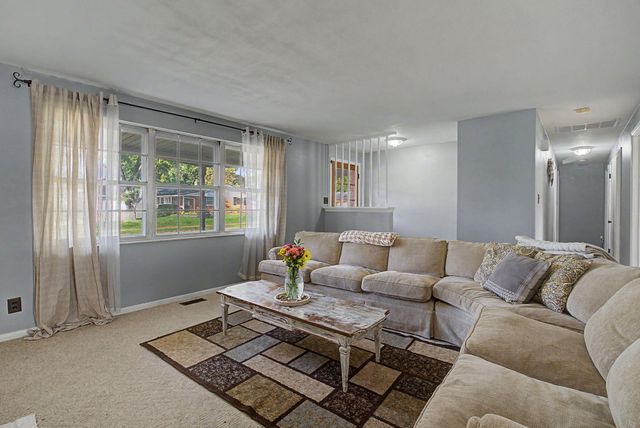1154 Rona Parkway Drive 1154 Rona Parkway Drive, Fairborn, OH 45324