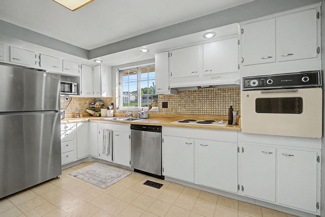 1154 Rona Parkway Drive 1154 Rona Parkway Drive, Fairborn, OH 45324