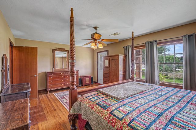 922 Runneburg Road, Crosby, TX 77532