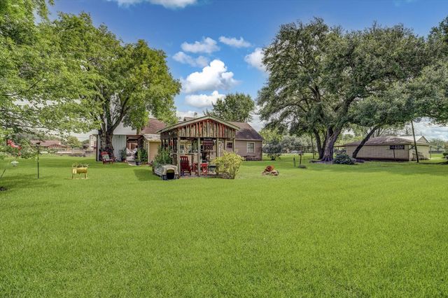 922 Runneburg Road, Crosby, TX 77532