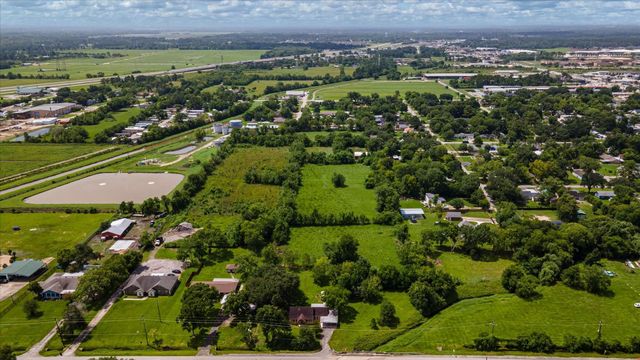 922 Runneburg Road, Crosby, TX 77532