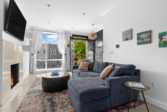 15 DEWEY Place, New York City, NY 11233