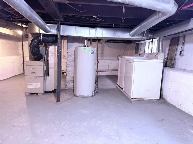 1317 Illinois Avenue, Lansing, MI 48906