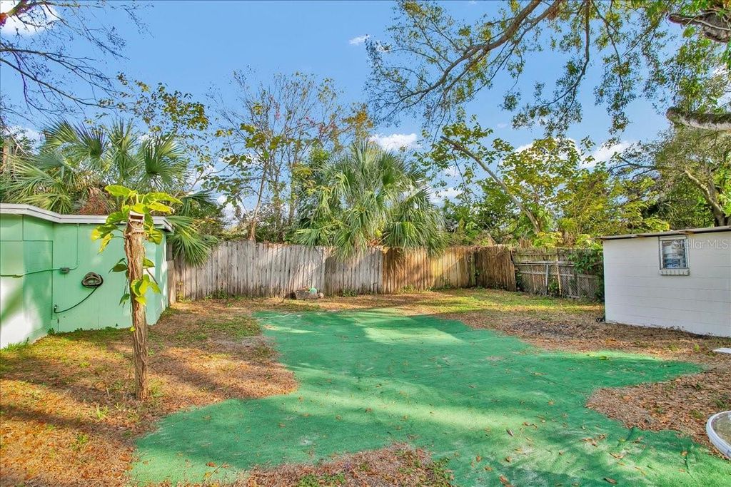 Image 11 of property listing at 4017 WATSON ROAD, Tampa, FL 33610