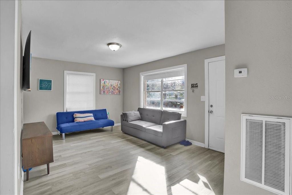 Image 17 of property listing at 4017 WATSON ROAD, Tampa, FL 33610