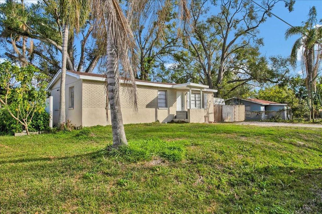 Image 4 of property listing at 4017 WATSON ROAD, Tampa, FL 33610