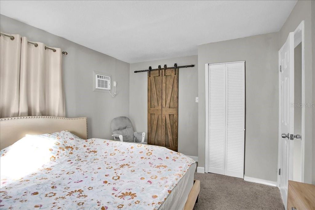 Image 33 of property listing at 4017 WATSON ROAD, Tampa, FL 33610