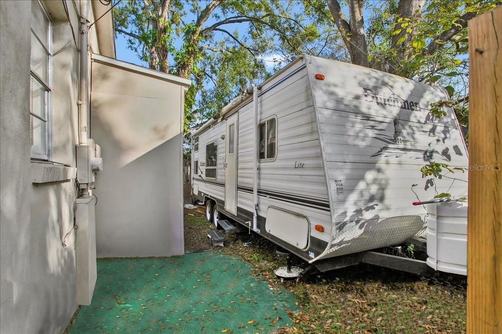 Image 9 of property listing at 4017 WATSON ROAD, Tampa, FL 33610