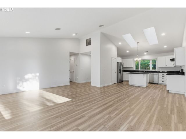 731 Se FOREST GLEN Rd, Estacada, OR 97023