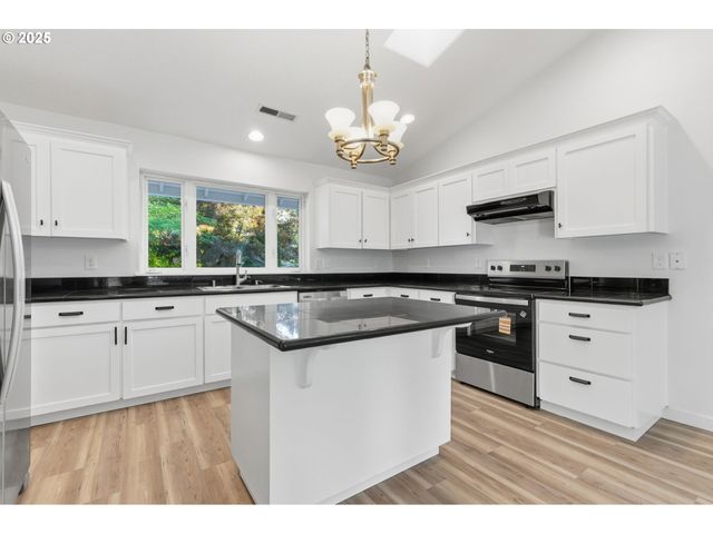 731 Se FOREST GLEN Rd, Estacada, OR 97023