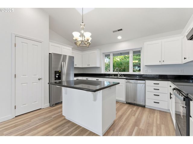 731 Se FOREST GLEN Rd, Estacada, OR 97023