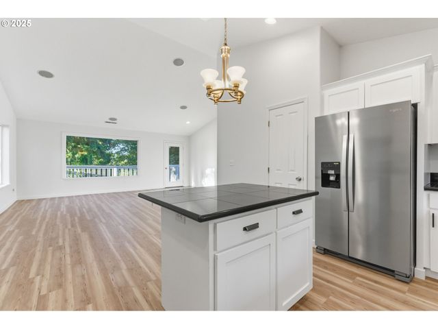 731 Se FOREST GLEN Rd, Estacada, OR 97023