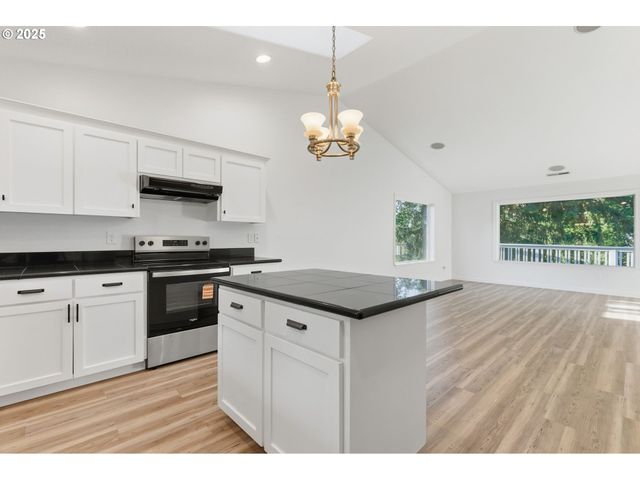 731 Se FOREST GLEN Rd, Estacada, OR 97023