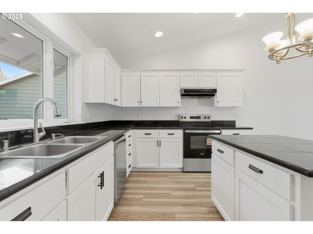 731 Se FOREST GLEN Rd, Estacada, OR 97023