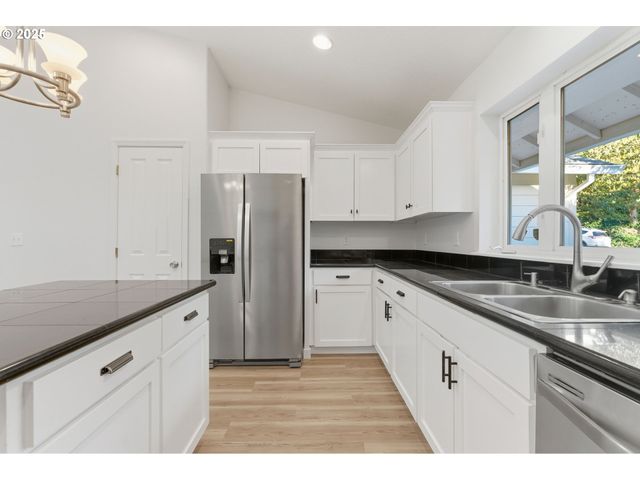 731 Se FOREST GLEN Rd, Estacada, OR 97023