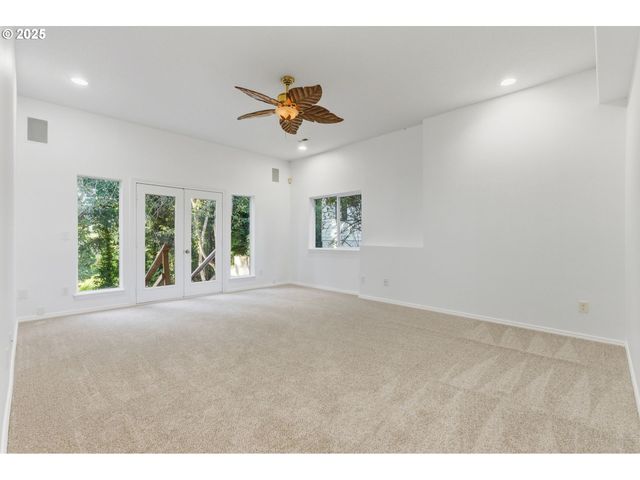 731 Se FOREST GLEN Rd, Estacada, OR 97023