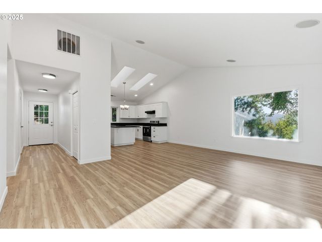 731 Se FOREST GLEN Rd, Estacada, OR 97023