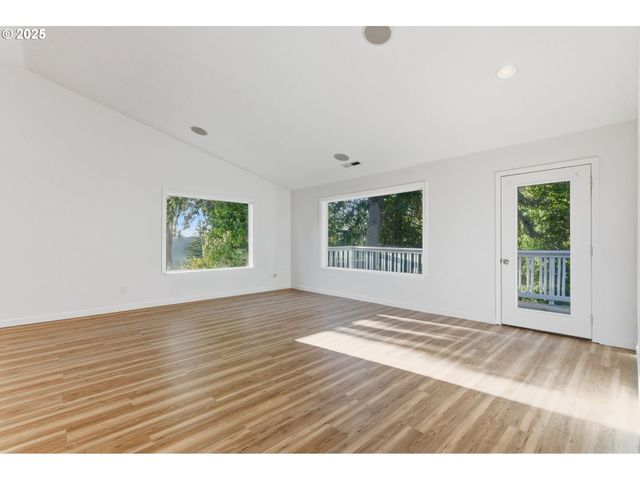 731 Se FOREST GLEN Rd, Estacada, OR 97023