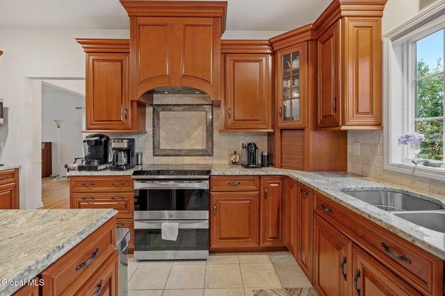 321 Saint Ann Drive, Niskayuna, NY 12309