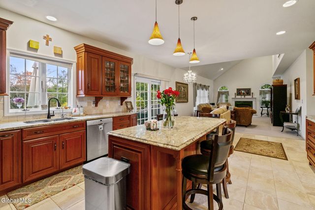 321 Saint Ann Drive, Niskayuna, NY 12309