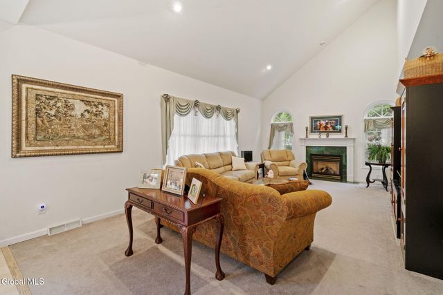 321 Saint Ann Drive, Niskayuna, NY 12309