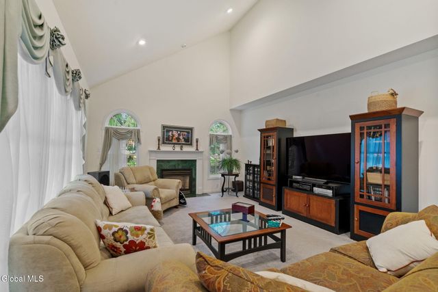 321 Saint Ann Drive, Niskayuna, NY 12309