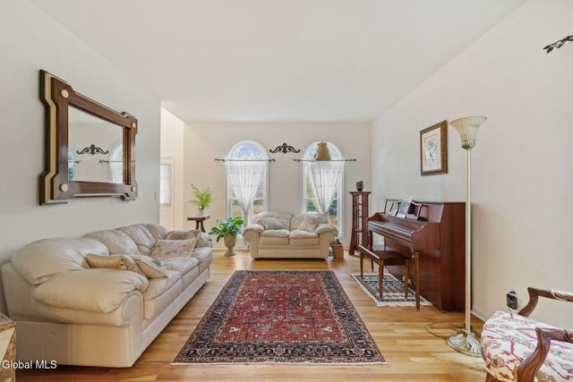 321 Saint Ann Drive, Niskayuna, NY 12309