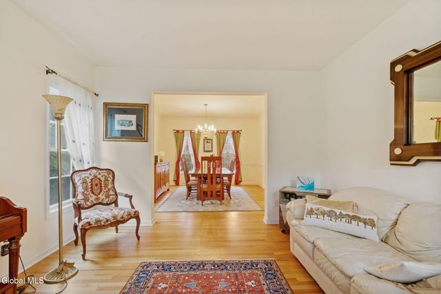 321 Saint Ann Drive, Niskayuna, NY 12309