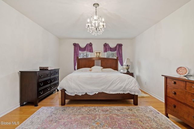 321 Saint Ann Drive, Niskayuna, NY 12309