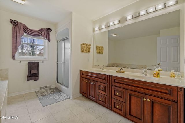 321 Saint Ann Drive, Niskayuna, NY 12309