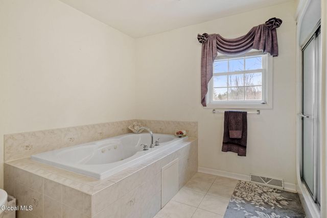 321 Saint Ann Drive, Niskayuna, NY 12309