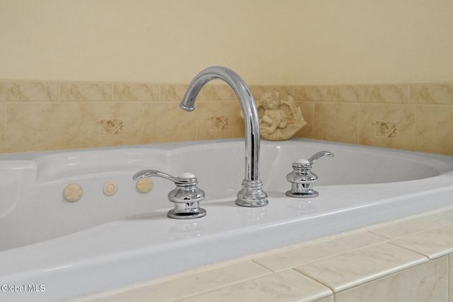 321 Saint Ann Drive, Niskayuna, NY 12309