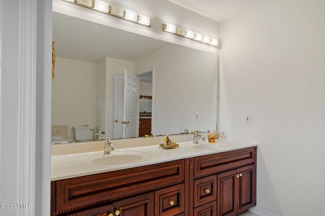 321 Saint Ann Drive, Niskayuna, NY 12309