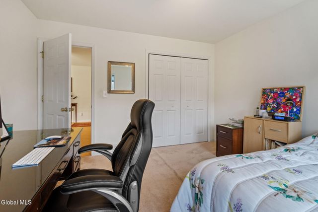 321 Saint Ann Drive, Niskayuna, NY 12309