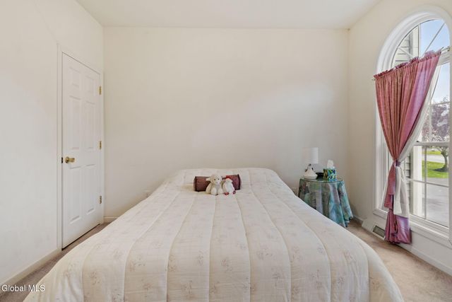 321 Saint Ann Drive, Niskayuna, NY 12309