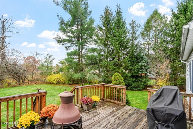 321 Saint Ann Drive, Niskayuna, NY 12309