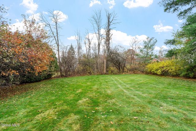 321 Saint Ann Drive, Niskayuna, NY 12309