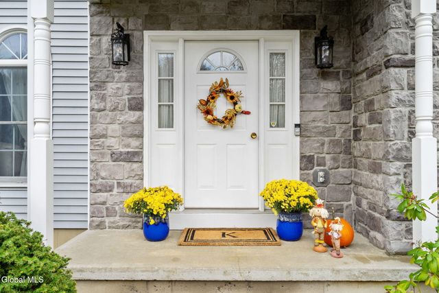 321 Saint Ann Drive, Niskayuna, NY 12309