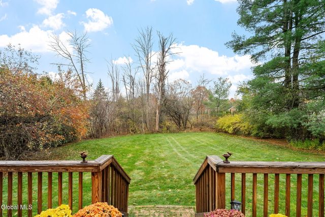 321 Saint Ann Drive, Niskayuna, NY 12309