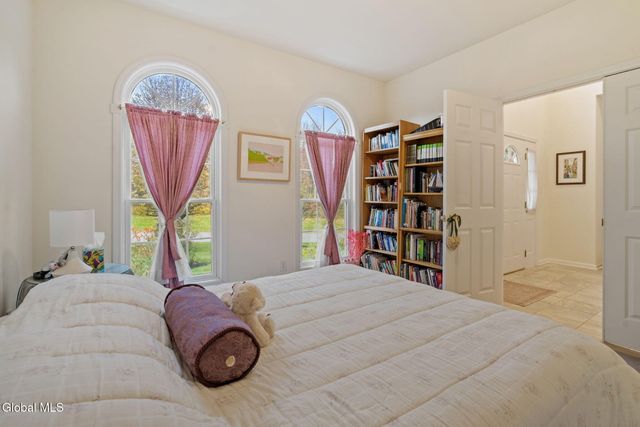 321 Saint Ann Drive, Niskayuna, NY 12309