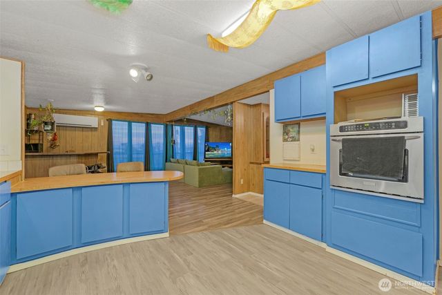 570 Crockett Lake Drive, Coupeville, WA 98239