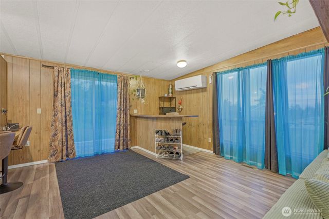 570 Crockett Lake Drive, Coupeville, WA 98239