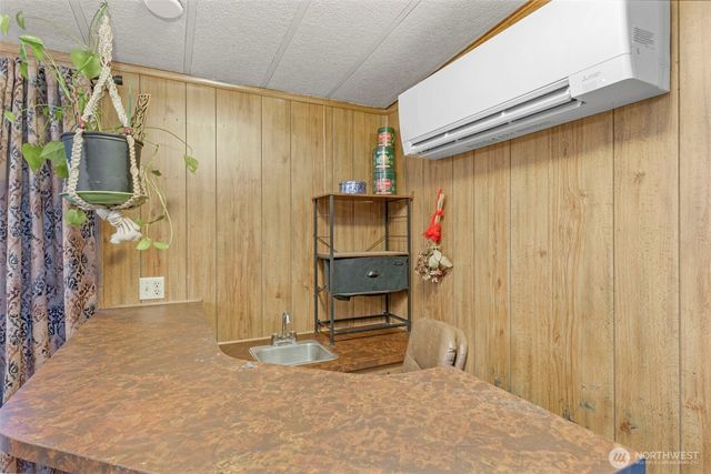 570 Crockett Lake Drive, Coupeville, WA 98239