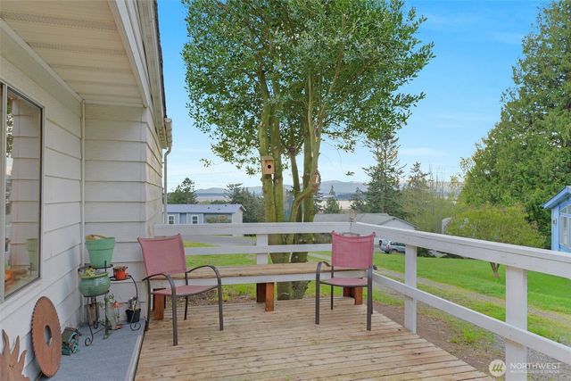 570 Crockett Lake Drive, Coupeville, WA 98239