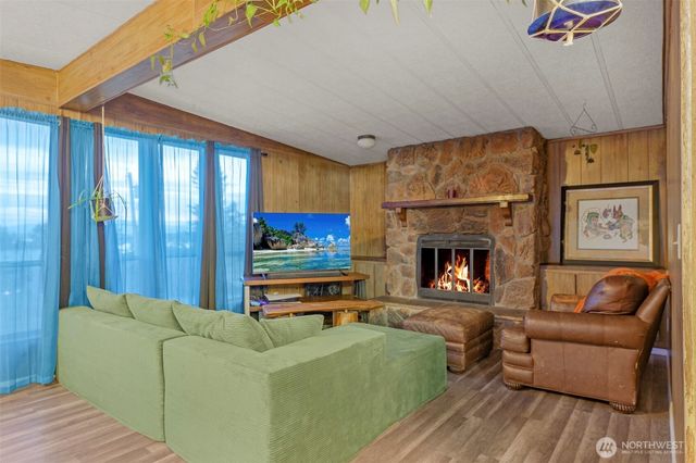 570 Crockett Lake Drive, Coupeville, WA 98239