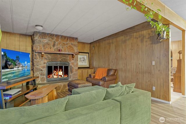 570 Crockett Lake Drive, Coupeville, WA 98239