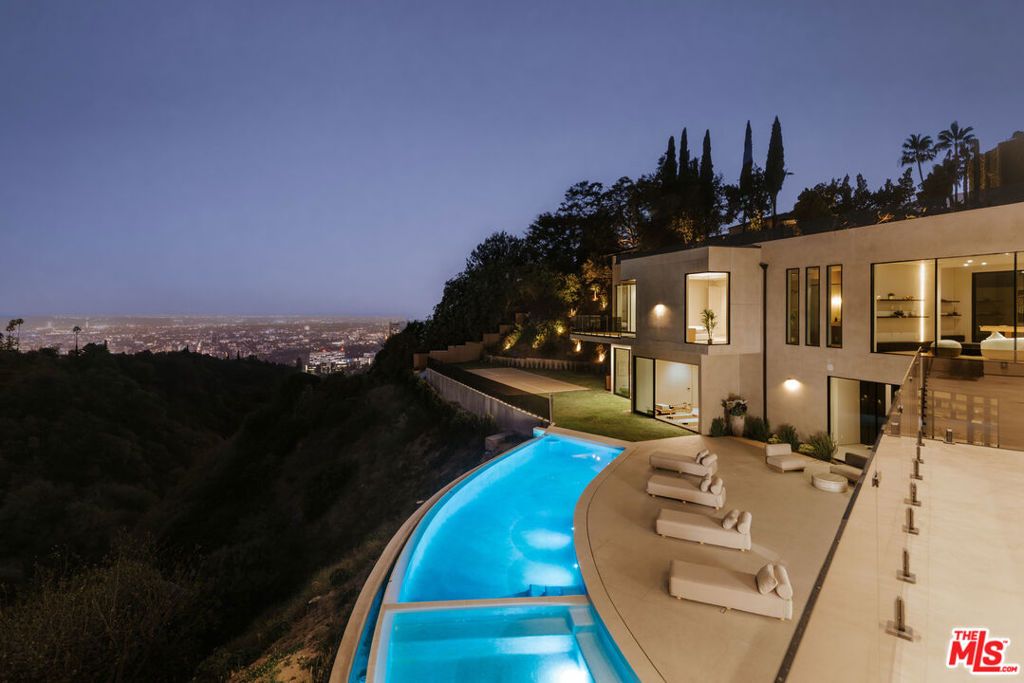 9262 Thrush Way, Los Angeles, CA 90069 — exterior